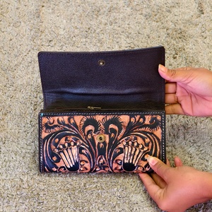 Vintage Fashionable Bohemian Hand-<b>Tooled</b> Floral Carved 100% Genuine <b>Leather</b> Clutch Wallet For Women Button Closure Clutch Wallet - Product Image 3