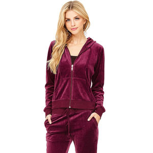 Conjunto Deportivo Rojo de Terciopelo, Chaqueta y Pantalones de Dos Piezas, Chándal de Terciopelo para Mujer, Chándal de Alta Calidad con Pedrería - Product Image 3