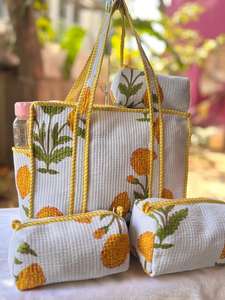 Bolsas de tela acolchada de algodón hechas a mano en India y combo de bolsas de mano, fáciles de transportar, lavables a mano y a máquina, bolsas de aseo. - Product Image 2