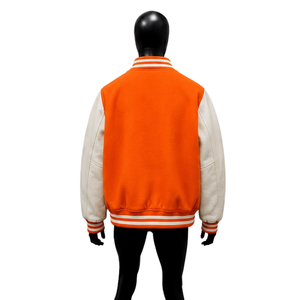 Chaqueta Varsity Premium Personalizada de Lana Naranja con Mangas en Contraste Blanco, Chaqueta Clásica de Béisbol para Hombre y Mujer, Venta al Por Mayor - Product Image 2