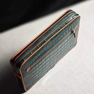 Embrague de cuero de lujo Cocodrilo Aniversario Embrague para hombre Embrague hecho a mano de clase alta Bolsos modernos - Product Image 2