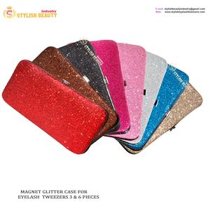 L'étui à paillettes magnétique pour pince à épiler est un accessoire élégant et fonctionnel conçu pour protéger les pinces à cils - Product Image 6