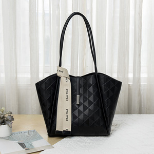 Sac fourre-tout noir en PU pour femme Choi9od, motif losanges, poignée souple, fermeture éclair, style minimaliste - Product Image 1