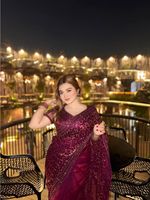 Sari indien traditionnel pour femmes, en tissu filet avec travail de sequins, matériaux recyclés, idéal pour les mariages, les occasions festives et les événements.