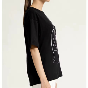 เสื้อยืดผู้หญิงทรงเข้ารูป แขนสั้น คอกลม สไตล์พื้นฐาน สีพื้น - Product Image 2