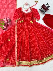 Ensemble prêt-à-porter Anarkali en faux georgette avec dentelle Gota Patti imprimée numériquement, orné de Latkan fantaisie, comprenant un haut, un pantalon et une dupatta. - Product Image 6