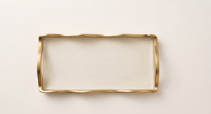 Plateau de service rectangulaire moderne en métal émaillé crème avec bords ondulés et poignées dorées, idéal pour table, coiffeuse, café, ottoman ou comme plateau à boissons. - Product Image 2
