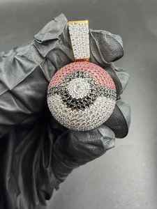 Colgante de Pokebola con Incrustaciones de Moissanita Multicolor, Acabado Deportivo para Amantes de los Juegos, Plata 925, Joyería Fina, Colgantes y Dijes - Product Image 4