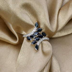 Bague en or jaune 14 carats avec saphir bleu naturel et diamant en forme de feuille pour femme |   Bijoux fins de coupe marquise, vente en gros, OEM, ODM - Product Image 4