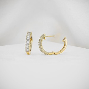 Pendientes de aro tipo huggie de oro blanco de 14k con diamantes baguette, delicados, con engaste de canal, brillantes, de lujo, para boda, minimalistas, apilables, finos - Product Image 5