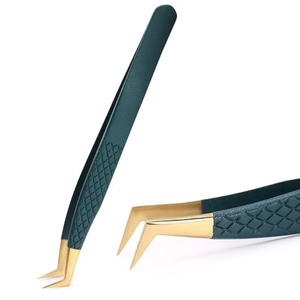 Pince à épiler Ryzer Studio de précision, durable, en acier inoxydable plaqué or, avec pointe incurvée et aiguisée pour extensions de cils - Product Image 1