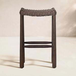 Chaise de bar contemporaine en rotin naturel avec siège à motif tressé et structure robuste pour café, bistrot et mobilier de bar - Product Image 1