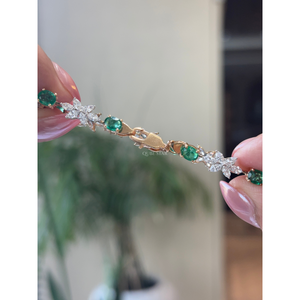 Pulsera de Lujo con Diamantes Cultivados en Laboratorio, Esmeralda y Mariposa, 2.55 Ct, Corte Marquesa, Oro 14k, Diseño Floral, para Mujer - Product Image 1
