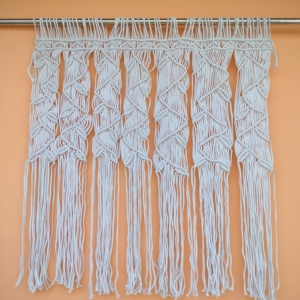 Décoration murale bohème en macramé vintage et écologique avec pompons pour salon, cadeau de pendaison de crémaillère - Product Image 4