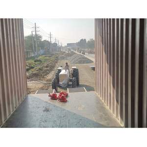 Tracteur Massey Ferguson MF 385 4x4 85 CV à faible consommation de carburant avec contrôle de traction avancé pour un labour et une culture optimaux - Product Image 3