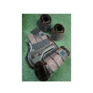Bottes de protection pour chevaux TAK en cuir synthétique de luxe avec doublure en polaire et panneaux scintillants pour la protection des jambes - Product Image 5