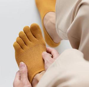 Chaussettes cinq doigts pour hommes, respirantes, tricotées, écologiques, en coton, couleur unie, style standard, pour l'été - Product Image 2