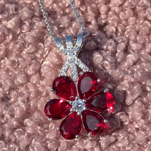 Collar con colgante de flor con piedras de rubí y centro de diamantes en plata 925 chapada en rodio para mujer, estilo de lujo, cadena de serpiente - Product Image 1
