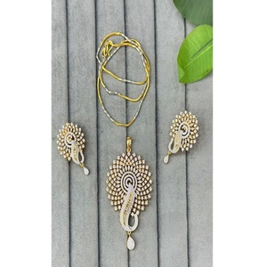 Collar con Colgante de Zirconia y Latón Chapado en Oro de Primera Calidad, Encantador, para Mujeres, Bodas, Fiestas, Colección Hindú - Product Image 2