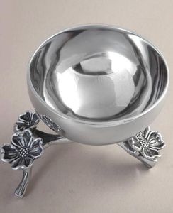 Bol de service de luxe en acier inoxydable émaillé doré à motif floral, élégant saladier métallique pour fruits, idéal pour la décoration de table de mariage ou comme bol cadeau. - Product Image 6