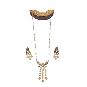 Collier Mangalsutra de luxe en or 22 carats avec pendentif floral et chaîne de perles noires, bijoux indiens pour mariage, fiançailles et fêtes pour femmes 11.15 - Product Image 1