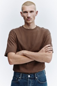 T-shirt en coton marron de qualité supérieure pour homme, coupe classique, col rond, manches courtes, décontracté, couleur unie, tricot jersey, teinture unie - Product Image 2