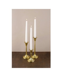 Élégant porte-bougie artisanal avec une construction métallique de qualité supérieure, adapté à la décoration de table et aux intérieurs de luxe - Product Image 1