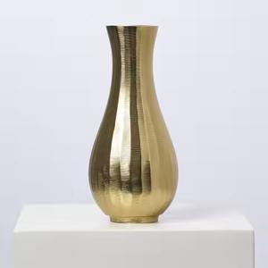 Vases à fleurs en métal de style moderne pour la décoration florale de table - Product Image 1