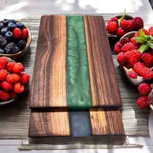 Planche à découper et plateau de charcuterie en bois d'olivier durable à bord naturel, design vague de plage, durable, rectangulaire, pour comptoir de cuisine, 2,0 cm - Product Image 2