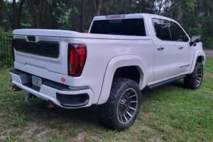 GMC 1500 Harley-Davidson Edición 4x4 2021 Usada en Excelentes Condiciones - Product Image 3