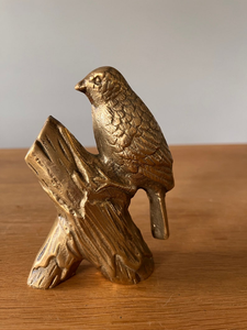 Figurine d'oiseau en laiton artisanale perçant une branche d'arbre, sculpture d'oiseau en métal détaillée, décoration d'intérieur sur le thème de la faune, ornement de table - Product Image 6