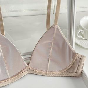 Ropa interior sexy para mujer OEM, sujetador con cuello en V profundo y bragas con diseño floral - Product Image 3