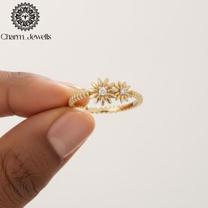 ชาร์ม_จิวเวลส์แหวนมอสซาไนต์รูปดอกไม้ชุบทอง 18K สำหรับผู้หญิง สวมใส่ได้ทุกวัน - Product Image 2