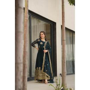 Magnifique robe indienne et pakistanaise violette avec dupatta, taille M, pour les occasions spéciales, par Livewear - Product Image 2