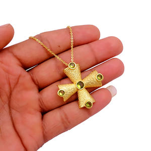 Collar con Colgante de Cruz Moderno de Latón Chapado en Oro con Gema de Peridoto Natural - Collar de Mujer con Cadena Deslizante Ajustable de Múltiples Piedras - Product Image 3