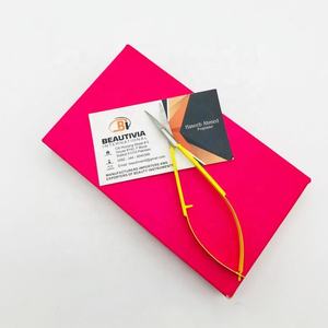 อุปกรณ์ต่อขนตาสแตนเลสสตีลคมสำหรับต่อขนตาแบบตรงกรรไกรสปริงขนาดเล็กสีเหลืองแบบทำด้วยมืออย่างยั่งยืน - Product Image 1