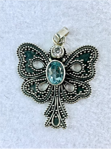 Pendentif papillon artisanal en argent 925 avec pierre précieuse topaze, parfait pour un cadeau, à porter au quotidien et pour toutes les occasions - Product Image 2