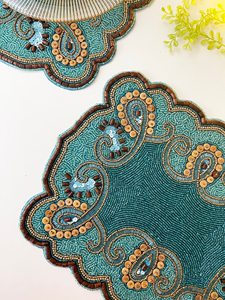 Camino de Mesa Hecho a Mano con Cuentas y Diseño de Bordado Artístico para Centro de Mesa de Comedor y Decoración de Fiestas - Product Image 5