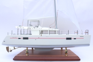 Catamarán LAGOON 450F, Modelo Náutico de Madera Pintado a Mano, Decoración para el Hogar de Estilo Europeo, Regalo Original - Product Image 5