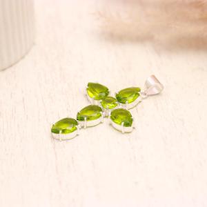 Pendentif en argent sterling 925 avec grappe de péridot vert vif, bijou statement, bijou fait main - Product Image 1