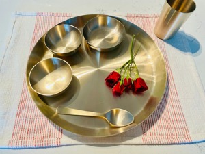 Ensemble de vaisselle traditionnel en laiton, comprenant assiette Thali, bols Katori, tasse et cuillère, pour mariage, le plus vendu dans le monde. - Product Image 5