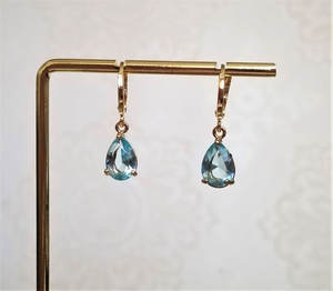 Boucles d'oreilles en laiton plaqué argent avec cristal bleu en forme de cœur, bijoux élégants et tendance - Product Image 2