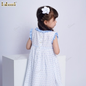 ODM Niños Ecológico 100% Algodón Smocked Vestido Bordado a Mano Flores Patrón Sin Mangas Hecho Vietnam para Primavera DR4176 - Product Image 4