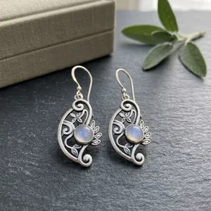 Boucles d'oreilles pendantes en pierre de lune blanche pour femmes, bijoux ethniques indiens bohèmes en argent pour mariages, fêtes et occasions spéciales - Product Image 3