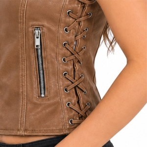 Chaleco de cuero para mujer, estilo sin mangas, cierre con cremallera frontal, bolsillos laterales con cremallera, logotipo Hawk Bawk, estilo motero sin cuello - Product Image 5
