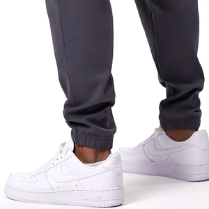Ensemble de survêtement technique de basketball OEM personnalisé, coupe ajustée, uni, pour homme, avec capuche, idéal pour l'entraînement hivernal - Product Image 6
