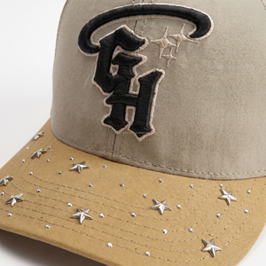 Gorra unisex de 6 paneles con logo bordado en 3D/PUFF y diamantes de imitación y estrellas en el borde con tamaño ajustable. - Product Image 6