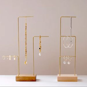 Ensemble de présentoirs élégants pour bijoux avec bras suspendus, support pour boucles d'oreilles et colliers, base compacte, style moderne et minimaliste pour coiffeuse - Product Image 1