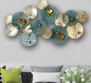 Kraft World - Juego de Arte de Pared de Metal Moderno y Contemporáneo, Discos Irregulares en Color Verde Azulado y Dorado, Decoración Hecha a Mano para el Hogar - Product Image 1