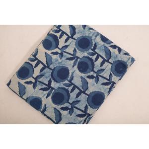 Tela de Algodón Índigo Natural con Estampado Tradicional Hecho a Mano para Vestidos, Manualidades y Proyectos de Costura - Product Image 1